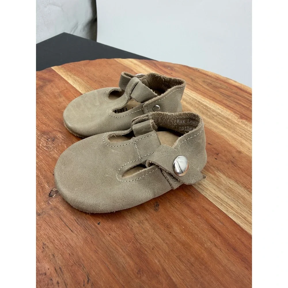 Piper finn T-Strap Leather Shoes Baby Size 1 Taupe Soft Sole Pre-Walker Flats